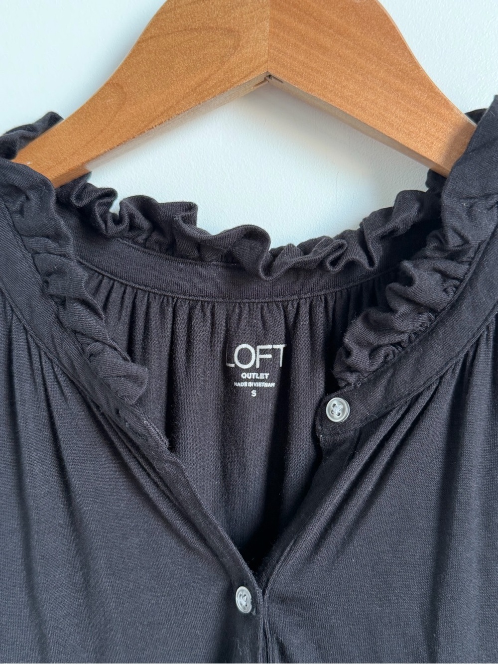 LOFT Outlet Black Sleeveless Ruffle-Neck Button Front Shell - Picture 2 of 6